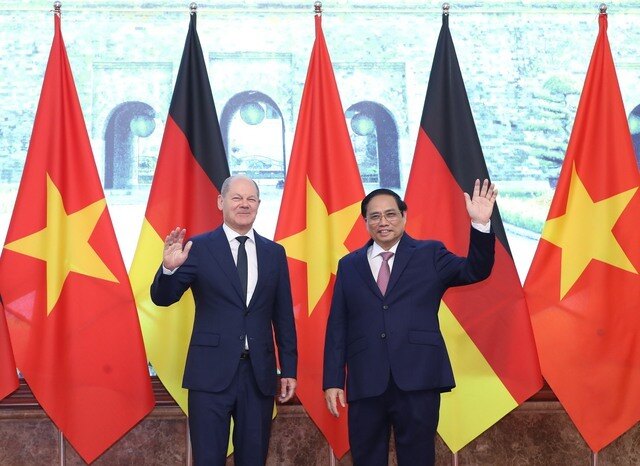 Đức l&agrave; một trong những nước viện trợ nhiều v&agrave; thường xuy&ecirc;n ODA cho Việt Nam. Từ năm 1990 đến nay, Đức đ&atilde; cung cấp hơn 2 tỷ USD cho c&aacute;c dự &aacute;n ODA tại Việt Nam.

Từ năm 2020, Việt Nam được xếp l&agrave; "Đối t&aacute;c to&agrave;n cầu" trong Chiến lược Hợp t&aacute;c ph&aacute;t triển đến năm 2030 (BMZ 2030) của Đức. Đức l&agrave; một trong những đối t&aacute;c quan trọng nhất của Việt Nam trong lĩnh vực dạy nghề.