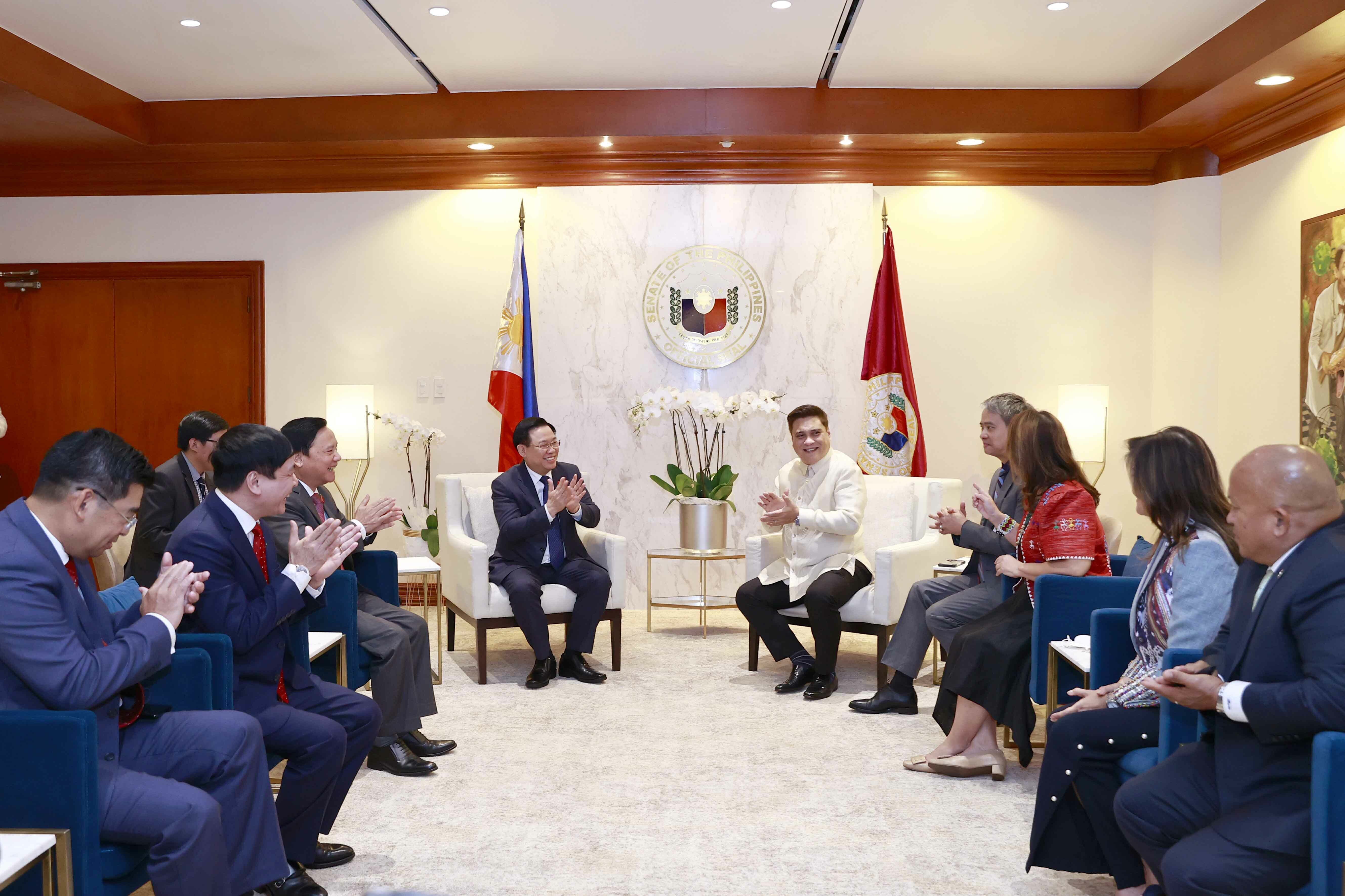 Cũng tại cuộc hội đ&agrave;m, c&aacute;c thượng nghị sĩ cũng trao đổi về khả năng hợp t&aacute;c v&agrave; chia sẻ kinh nghiệm trong c&aacute;c lĩnh vực như an ninh h&agrave;ng hải, biến đổi kh&iacute; hậu, ph&ograve;ng chống thi&ecirc;n tai.