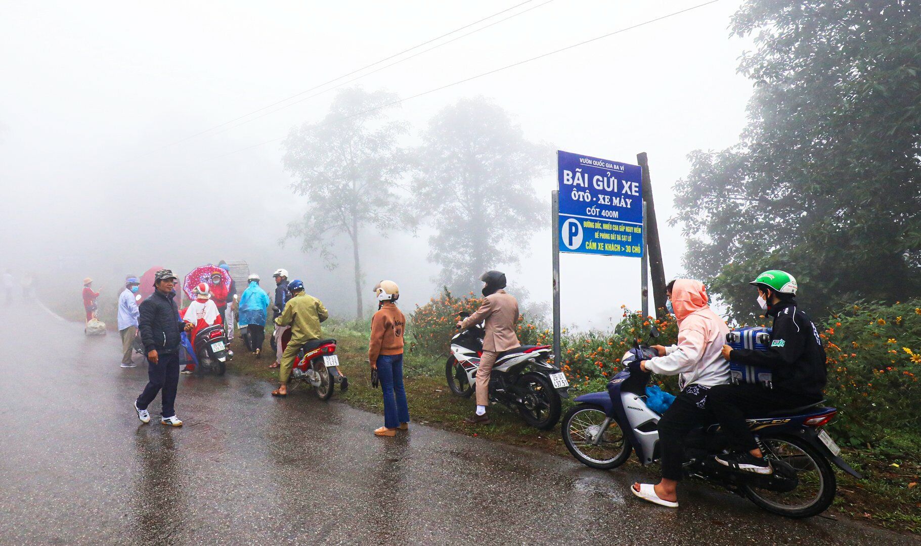 &Ocirc;ng H&ugrave;ng cũng cho biết, từ đầu năm đến nay cũng xuất hiện v&agrave;i vụ TNGT, do du kh&aacute;ch tay l&aacute;i yếu đi v&agrave;o những cung đường cua. Tuy nhi&ecirc;n kh&ocirc;ng vụ n&agrave;o l&agrave;m du kh&aacute;ch bị chấn thương nặng hay tử vong.