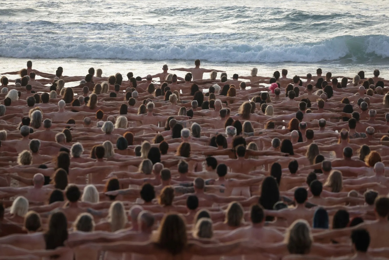 Qua dự &aacute;n n&agrave;y, &ocirc;ng Scott Maggs, nh&agrave; s&aacute;ng lập Skin Check Champions, muốn truyền tải th&ocirc;ng điệp k&ecirc;u gọi người d&acirc;n kiểm tra da để ph&aacute;t hiện sớm căn bệnh n&agrave;y.