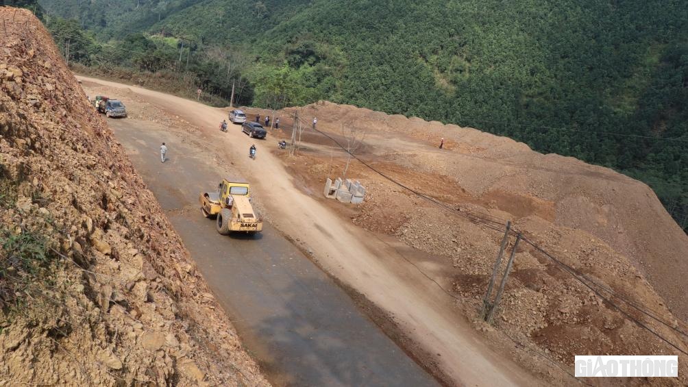 C&ocirc;ng ty Cổ phần x&acirc;y dựng v&agrave; thương mại Ho&agrave;ng Kim đảm nhiệm thi c&ocirc;ng g&oacute;i thầu XL09 tại Km 8+900