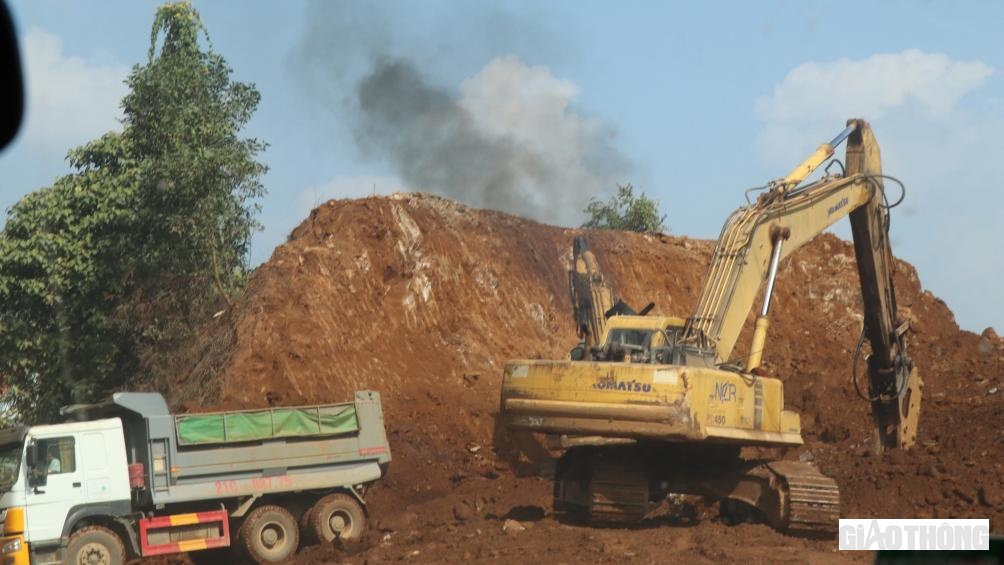 Đến nay, li&ecirc;n danh C&ocirc;ng ty CP X&acirc;y dựng v&agrave; vận tải Hải Phong v&agrave; C&ocirc;ng ty CP X&acirc;y dựng v&agrave; Thương mại Ho&agrave;ng Kim đ&atilde; thi c&ocirc;ng đạt gi&aacute; trị tương đương  28,05/281 tỷ đồng. Nh&agrave; thầu dự kiến sẽ phấn đấu thi c&ocirc;ng trong 25 th&aacute;ng, r&uacute;t ngắn 5 th&aacute;ng so với hợp đồng