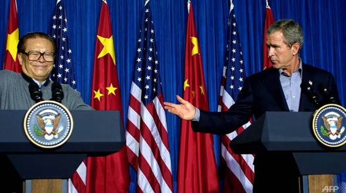 Năm 2002, &ocirc;ng Giang cũng l&agrave; một trong số &iacute;t c&aacute;c nh&agrave; l&atilde;nh đạo thế giới gặp Tổng thống Hoa Kỳ George W. Bush tại trang trại của &ocirc;ng ở Crawford, Texas.