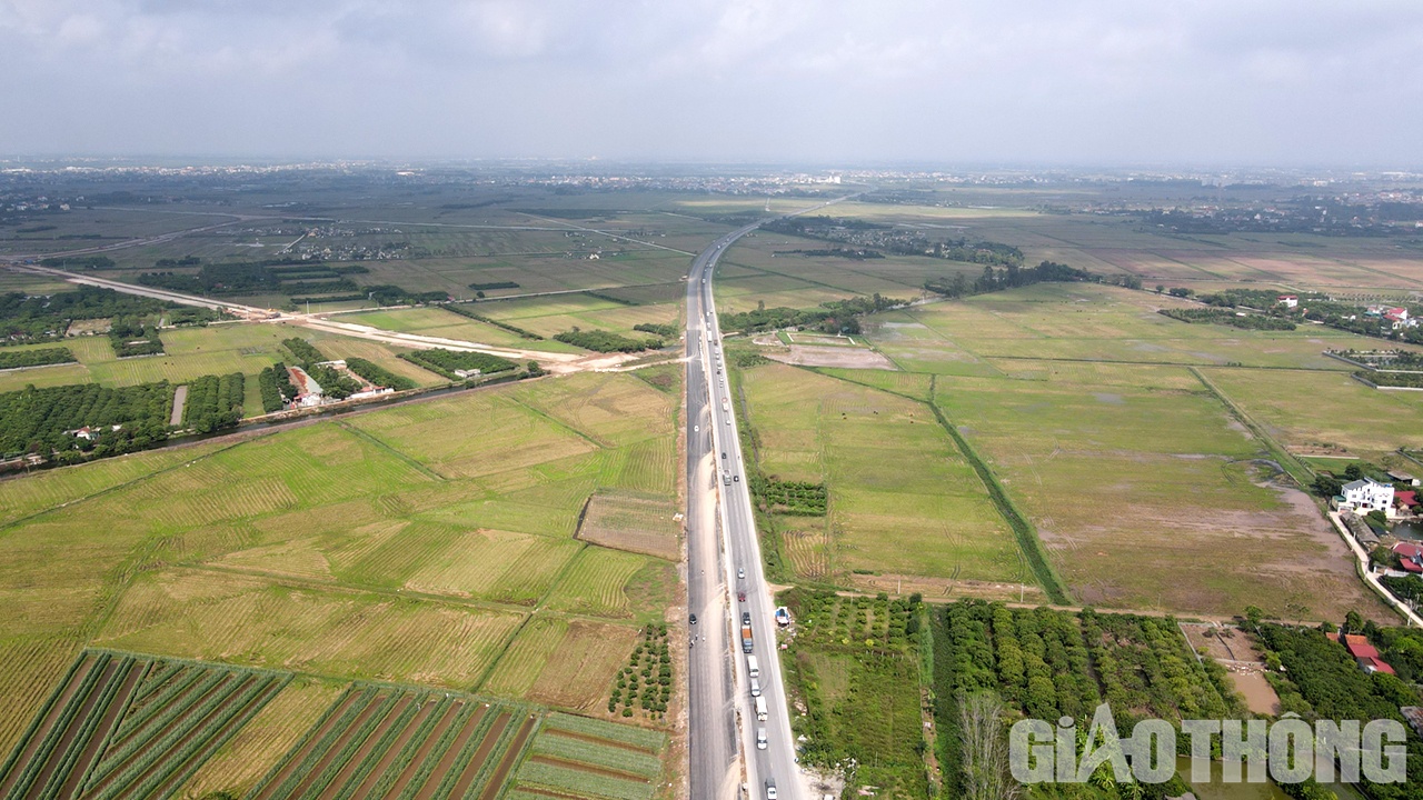 Đ&acirc;y l&agrave; dự &aacute;n đặc biệt quan trọng, được Bộ GTVT theo d&otilde;i v&agrave; chỉ đạo s&aacute;t sao với kỳ vọng sẽ sớm đưa dự &aacute;n về đ&iacute;ch nhằm tăng cường t&iacute;nh kết nối v&ugrave;ng v&agrave; ph&aacute;t triển kinh tế cho khu vực.