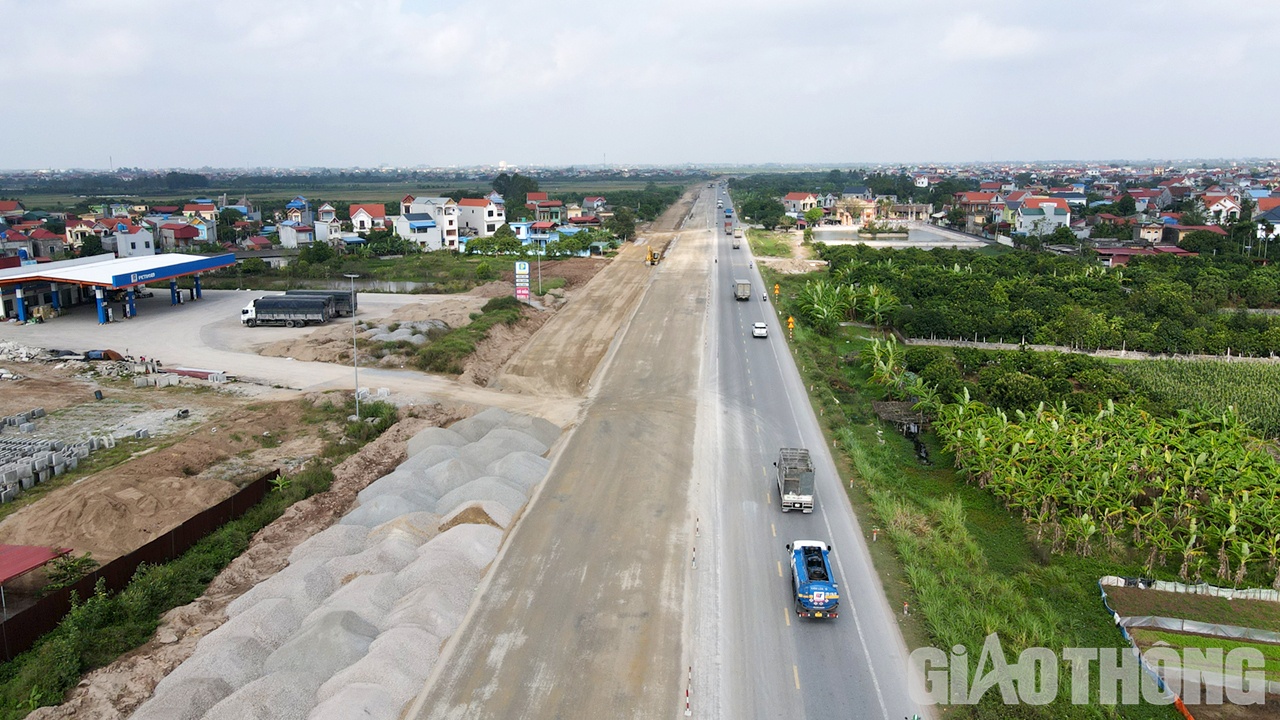 Những đoạn c&ograve;n lại nh&agrave; thầu phấn đấu đến 31/12 năm nay sẽ th&ocirc;ng xe kỹ thuật.