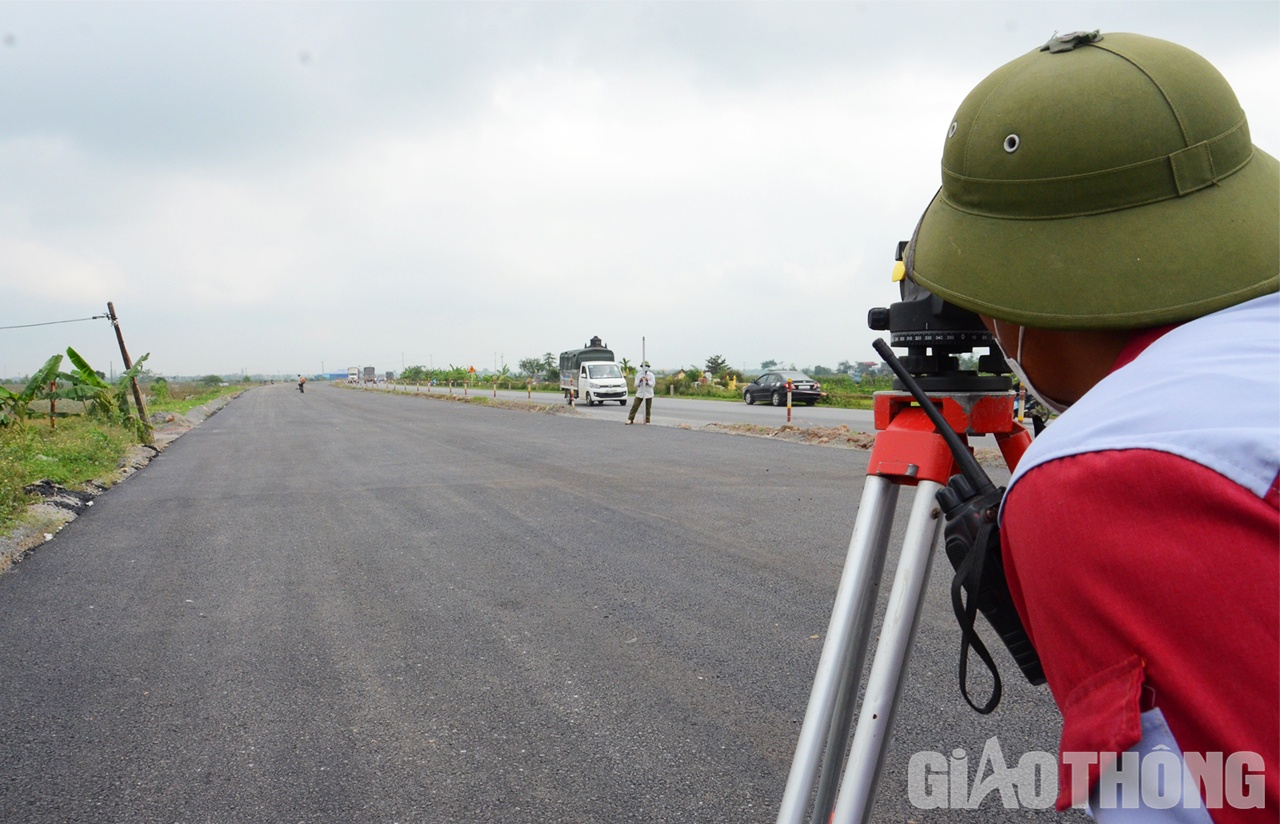 Mỗi c&ocirc;ng đoạn thi c&ocirc;ng, Ban QLDA, tư vấn gi&aacute;m s&aacute;t sẽ kiểm tra tại hiện trường ngay sau khi nh&agrave; thầu ho&agrave;n th&agrave;nh ph&acirc;n đoạn.