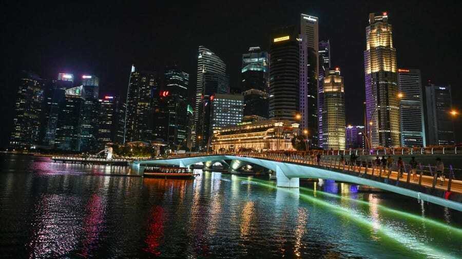 Việc Singapore (trong ảnh) xếp hạng 1 trong danh s&aacute;ch l&agrave; điều kh&ocirc;ng qu&aacute; ngạc nhi&ecirc;n bởi th&agrave;nh phố n&agrave;y đồng xếp hạng 2 trong bảng xếp hạng năm 2021 của EIU v&agrave; trong 10 năm gần đ&acirc;y, Singapore cũng từng xếp hạng 1 trong 8 năm. Ảnh - AFP