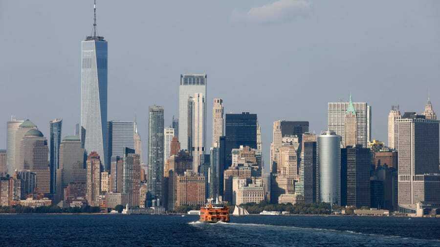 Theo đ&oacute;, th&agrave;nh phố New York (trong ảnh) c&ugrave;ng Singapore đồng xếp hạng 1 trong danh s&aacute;ch những th&agrave;nh phố đắt đỏ nhất thế giới năm 2022. Ảnh - AFP
