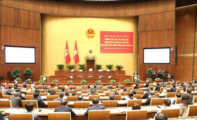 Sáng 5/12, Bộ Chính trị, Ban Bí thư Trung ương Đảng tổ chức Hội nghị toàn quốc nghiên cứu, học tập, quán triệt các Nghị quyết Hội nghị lần thứ 6, Ban Chấp hành Trung ương Đảng khóa XIII, bằng hình thức trực tiếp kết hợp trực tuyến.