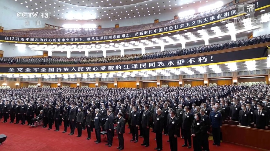 Cả nước Trung Quốc, c&aacute;c Đại sứ qu&aacute;n, L&atilde;nh sự qu&aacute;n v&agrave; cơ quan đại diện của nước n&agrave;y ở nước ngo&agrave;i sẽ treo cờ rủ trong ng&agrave;y 6/12. C&aacute;c trung t&acirc;m thể thao, khu vui chơi c&ocirc;ng cộng tại Trung Quốc cũng ngừng hoạt động trong ng&agrave;y n&agrave;y. Ảnh - CCTV