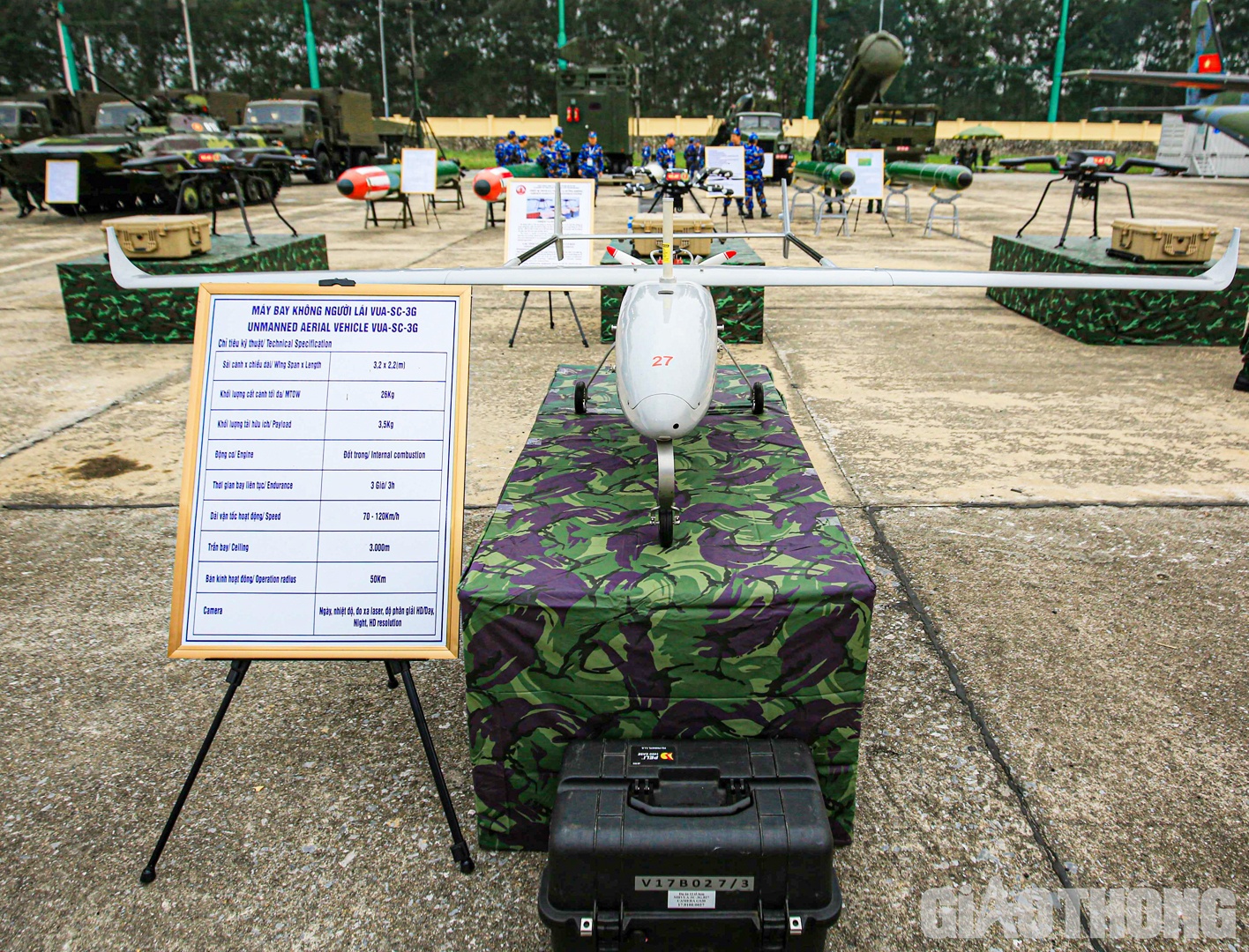 Chiếc máy bay không người lái VUA-SC-3G với dải vận tốc hoạt động 70-120km/h ở khu trưng bày ngoài trời.