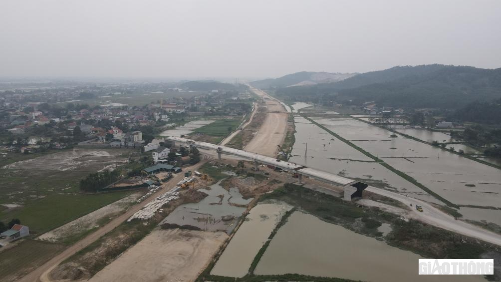 Ở đ&acirc;y tồn tại điểm nghẽn về giải ph&oacute;ng mặt bằng nằm ở n&uacute;t giao với QL48.