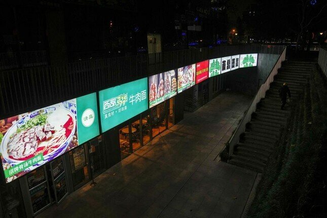 Nhằm kiểm so&aacute;t, theo d&otilde;i c&aacute;c đợt b&ugrave;ng ph&aacute;t dịch v&agrave; biến đổi của virus, &ocirc;ng Li cho biết Trung Quốc sẽ đẩy mạnh gi&aacute;m s&aacute;t tại c&aacute;c bệnh viện, tập trung theo d&otilde;i t&igrave;nh h&igrave;nh tại c&aacute;c cơ sở trọng điểm như nh&agrave; dưỡng l&atilde;o, trường học, cơ sở y tế thay v&igrave; truy vết virus tr&ecirc;n diện rộng. Ảnh - AP