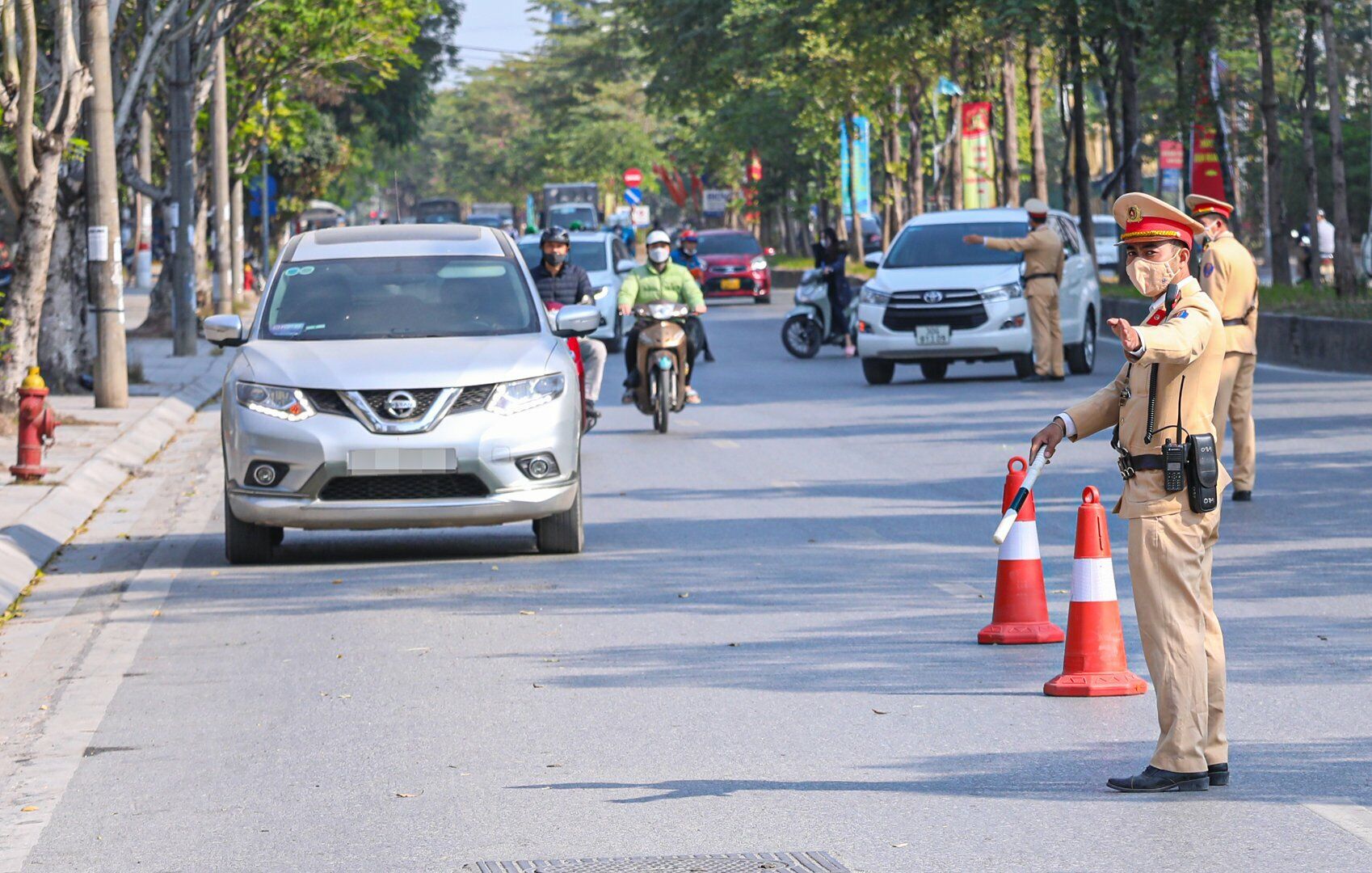 Qua 10 ng&agrave;y (từ ng&agrave;y 13/12 - 23/12), lực lượng CSGT phối hợp c&ugrave;ng c&ocirc;ng an c&aacute;c quận, huyện, thị x&atilde; v&agrave; c&aacute;c tổ c&ocirc;ng t&aacute;c 141 tập trung xử l&yacute; vi phạm nồng độ cồn đ&atilde; ph&aacute;t hiện, xử l&yacute; 1.841 trường hợp vi phạm. Trong đ&oacute; nhiều trường hợp vi phạm ở mức cao.
