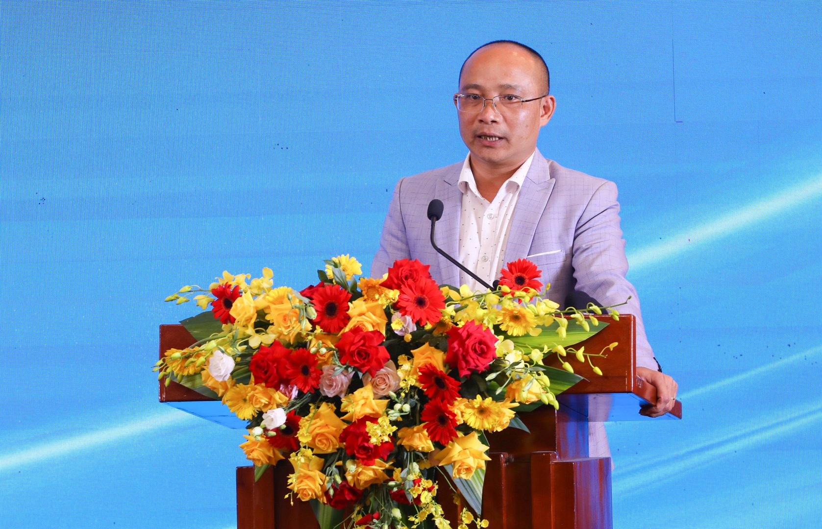 Nh&agrave; b&aacute;o Trần Sỹ Đức - Ban thời sự VOV1 Đ&agrave;i tiếng n&oacute;i VN đại diện nh&oacute;m t&aacute;c giả đoạt giải Nhất gửi lời cảm ơn BTC đ&atilde; tạo một s&acirc;n chơi để động vi&ecirc;n, kh&iacute;ch lệ c&aacute;c ph&oacute;ng vi&ecirc;n, nh&agrave; b&aacute;o th&ecirc;m y&ecirc;u nghề, tiếp tục say m&ecirc;, để c&oacute; nhiều t&aacute;c phẩm tuy&ecirc;n truyền lĩnh vực an to&agrave;n giao th&ocirc;ng.