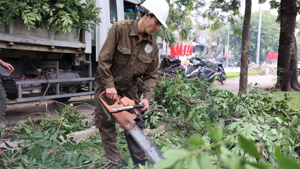 Giai đoạn 2 sẽ được thực hiện sau khi tổng kết vận h&agrave;nh giai đoạn 1, nghi&ecirc;n cứu mở rộng hơn đối với c&aacute;c đoạn tuyến phố xung quanh hồ Thiền Quang (phố Quang Trung, phố Nguyễn Du, phố Trần B&igrave;nh Trọng) v&agrave; v&ugrave;ng phụ cận (kết nối c&aacute;c tuyến phố l&acirc;n cận, c&aacute;c khu biểu diễn v&agrave; c&aacute;c c&ocirc;ng tr&igrave;nh kiến tr&uacute;c nổi bật).