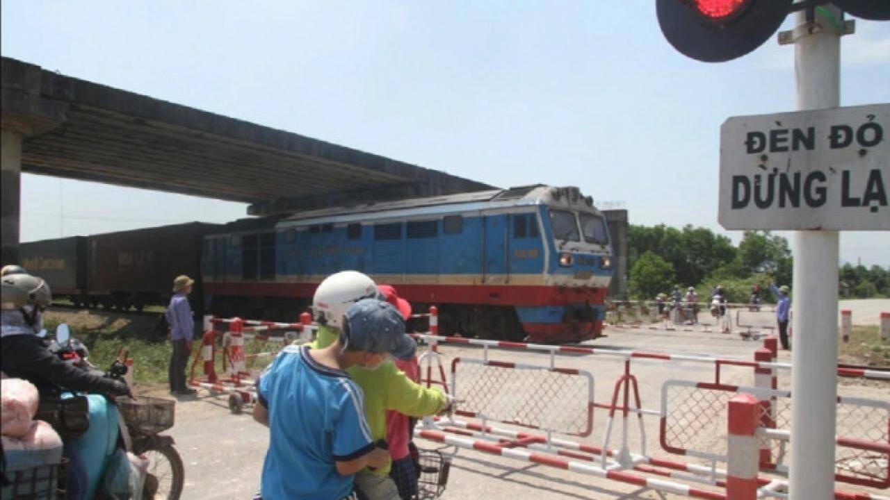Bộ GTVT thống nhất x&acirc;y n&uacute;t giao kh&aacute;c mức qua đường sắt tại Hải Dương