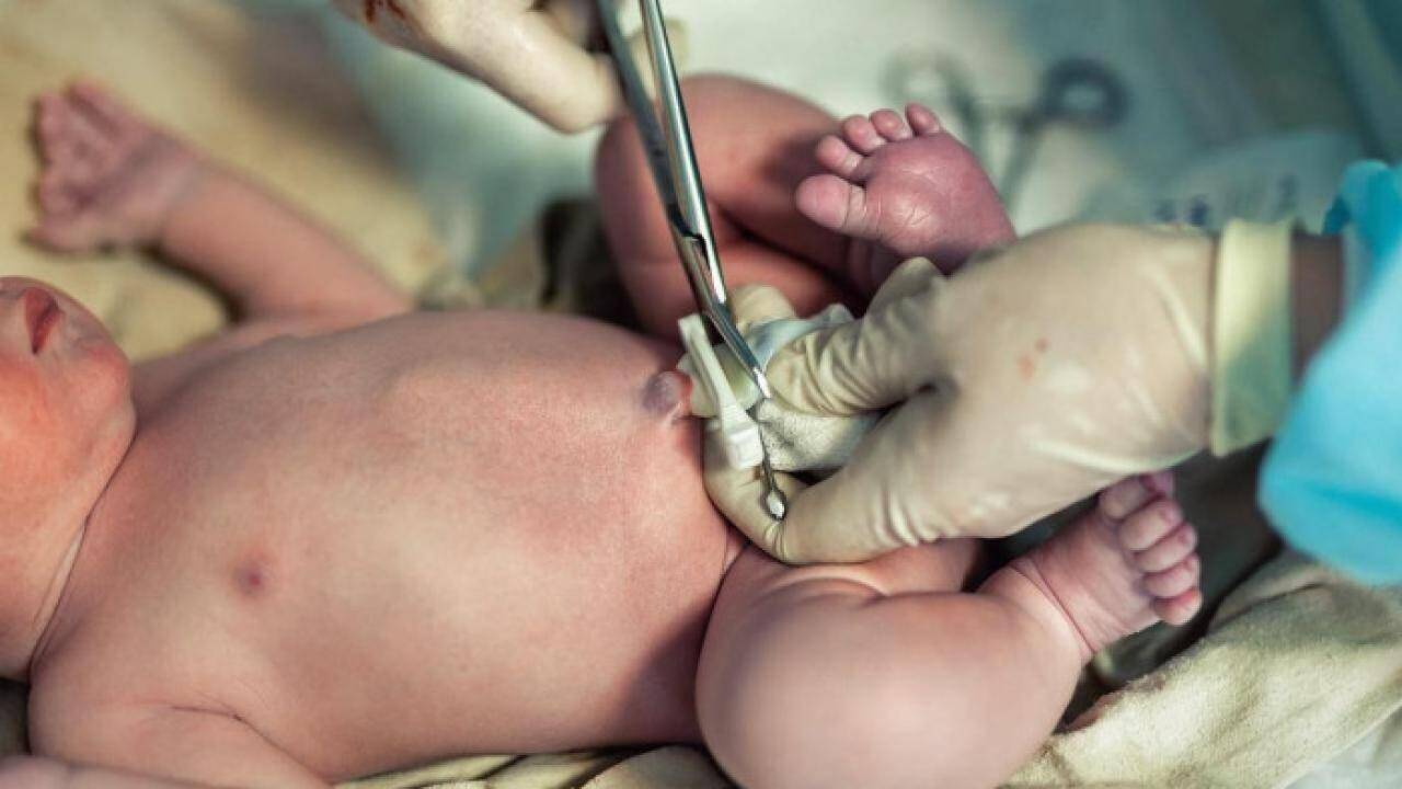 Gửi tế b&agrave;o gốc m&aacute;u cuống rốn mất v&agrave;i chục triệu đồng, c&oacute; thực sự cần thiết?