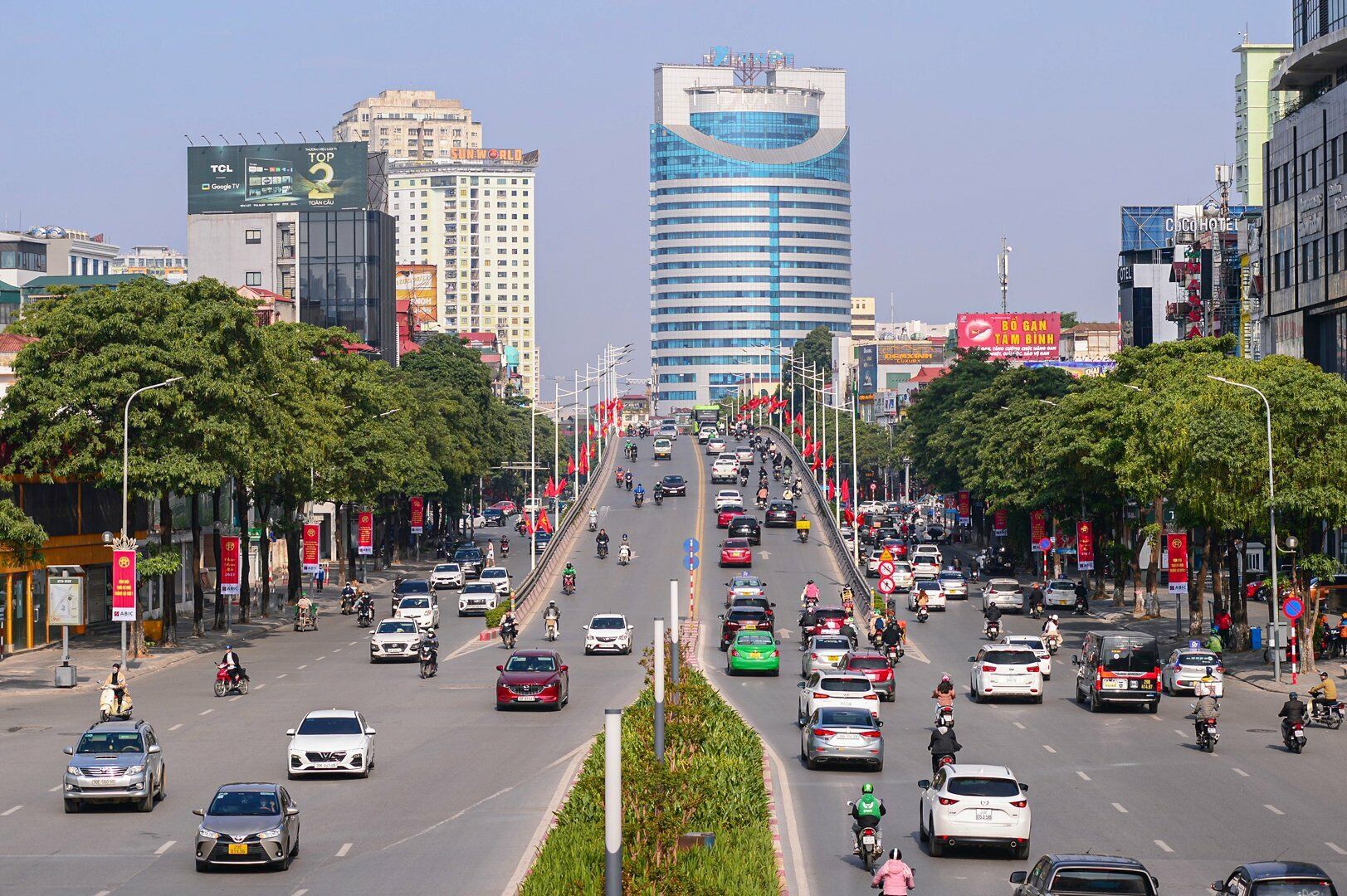 Ảnh chụp tại đường Trần Duy Hưng hướng đi Nguyễn Ch&iacute; Thanh