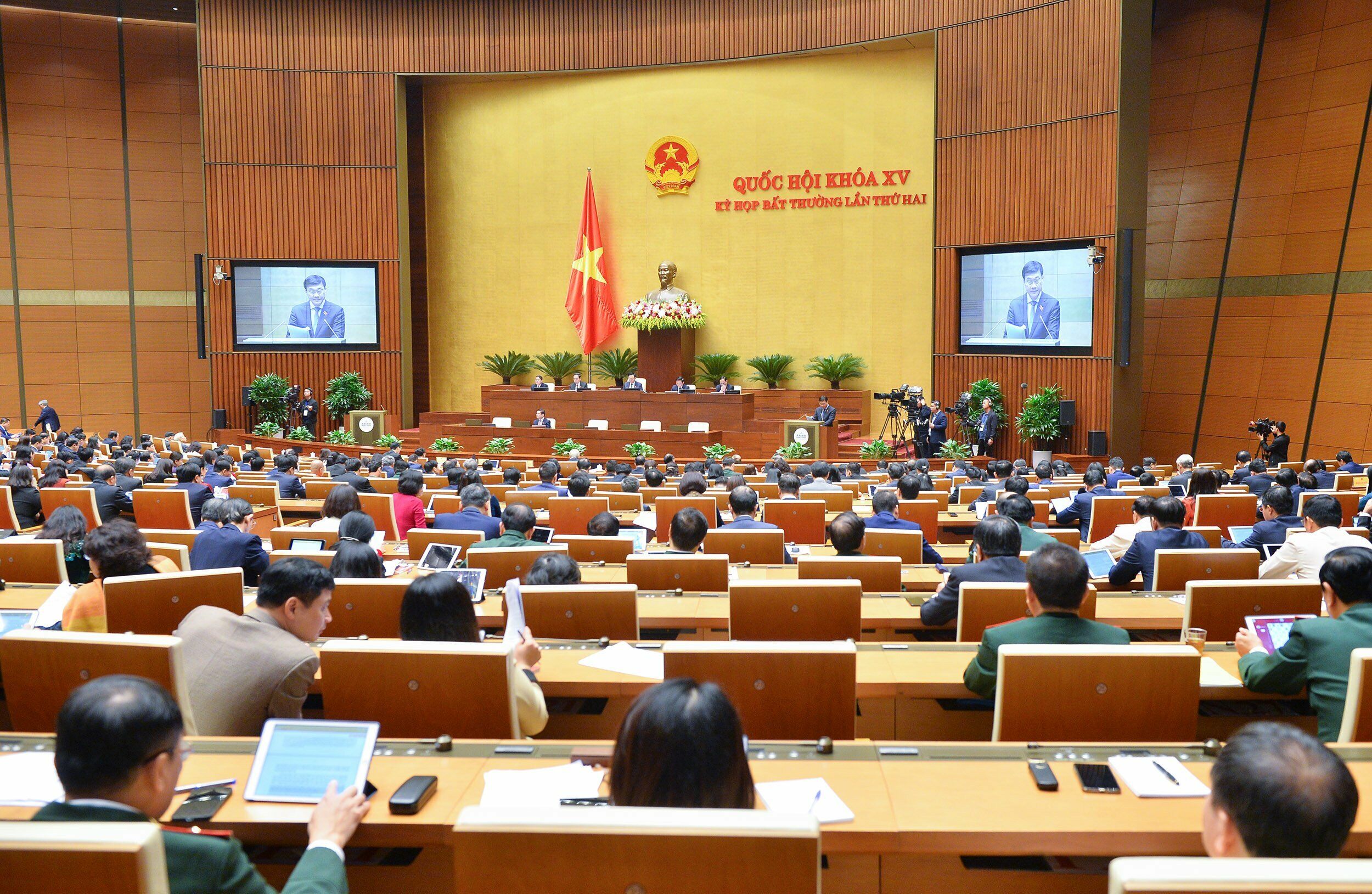 Trước đ&oacute;, tại buổi họp b&aacute;o th&ocirc;ng tin về kỳ họp bất thường lần thứ 2 Quốc hội kh&oacute;a XV chiều 3/1, Trưởng ban C&ocirc;ng t&aacute;c đại biểu, Ủy ban Thường vụ Quốc hội Nguyễn Thị Thanh cho biết,nội dung nh&acirc;n sự sẽ được tiến h&agrave;nh từ cuối giờ s&aacute;ng ng&agrave;y 5/1 v&agrave; sẽ kết th&uacute;c v&agrave;o chiều c&ugrave;ng ng&agrave;y.