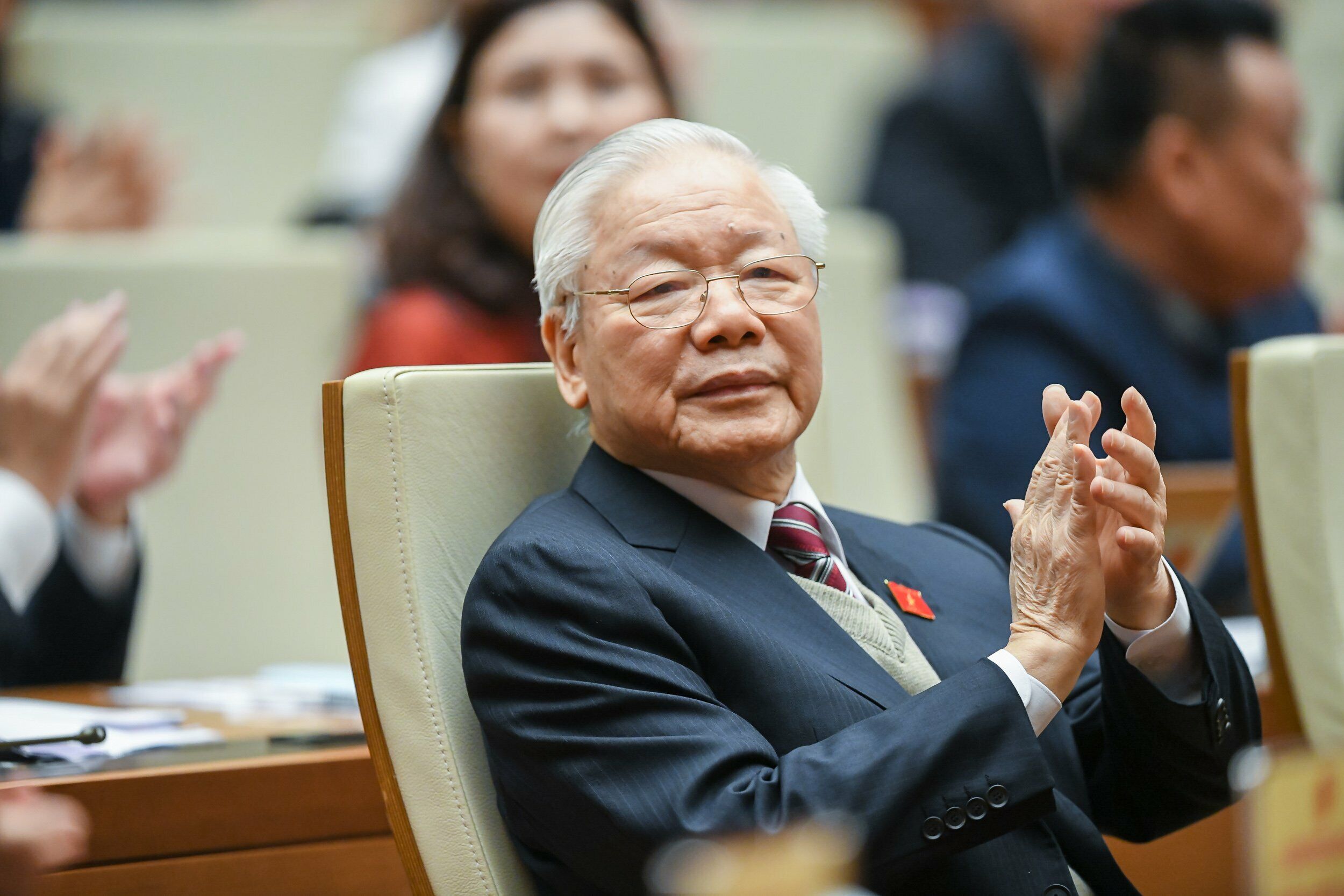 Theo b&agrave; Thanh, c&ocirc;ng t&aacute;c nh&acirc;n sự l&agrave; c&ocirc;ng việc thường xuy&ecirc;n v&agrave; l&agrave; việc l&agrave;m hệ trọng. Tổng B&iacute; thư Nguyễn Ph&uacute; Trọng đ&atilde; nhắc nhiều lần tại c&aacute;c kỳ tổng kết, c&ocirc;ng t&aacute;c c&aacute;n bộ của Đảng l&agrave; "then chốt của then chốt". L&uacute;c sinh thời, B&aacute;c Hồ đ&atilde; c&oacute; nhiều lời gi&aacute;o huấn v&agrave; chỉ dạy trong lựa chọn c&ocirc;ng t&aacute;c c&aacute;n bộ. Ảnh: Tổng B&iacute; thư dự phi&ecirc;n khai mạc kỳ họp bất thường lần thứ hai, Quốc hội kh&oacute;a XV.