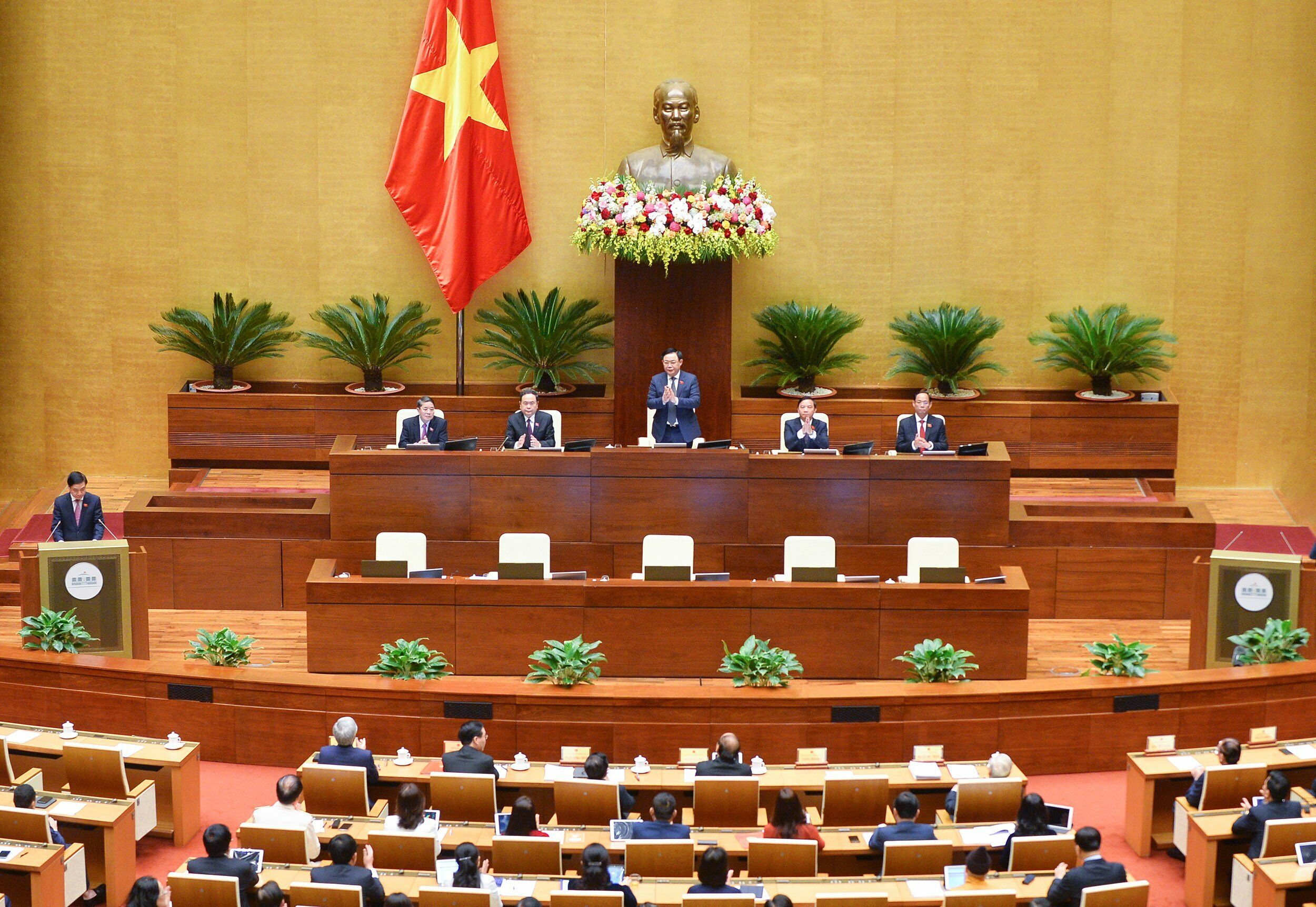 Theo b&agrave; Thanh, việc lựa chọn nh&acirc;n sự để bố tr&iacute; hay kịp thời thay thế c&aacute;c vị tr&iacute; l&agrave; b&igrave;nh thường. Việc ph&aacute;t hiện nh&acirc;n t&agrave;i, bố tr&iacute; sử dụng c&aacute;n bộ để đảm bảo g&aacute;nh v&aacute;c c&ocirc;ng việc chung của đất nước hay từng cơ quan, việc thay thế kịp thời đối với nh&acirc;n sự kh&ocirc;ng c&ograve;n đảm bảo cũng l&agrave; việc l&agrave;m thường xuy&ecirc;n của Đảng.