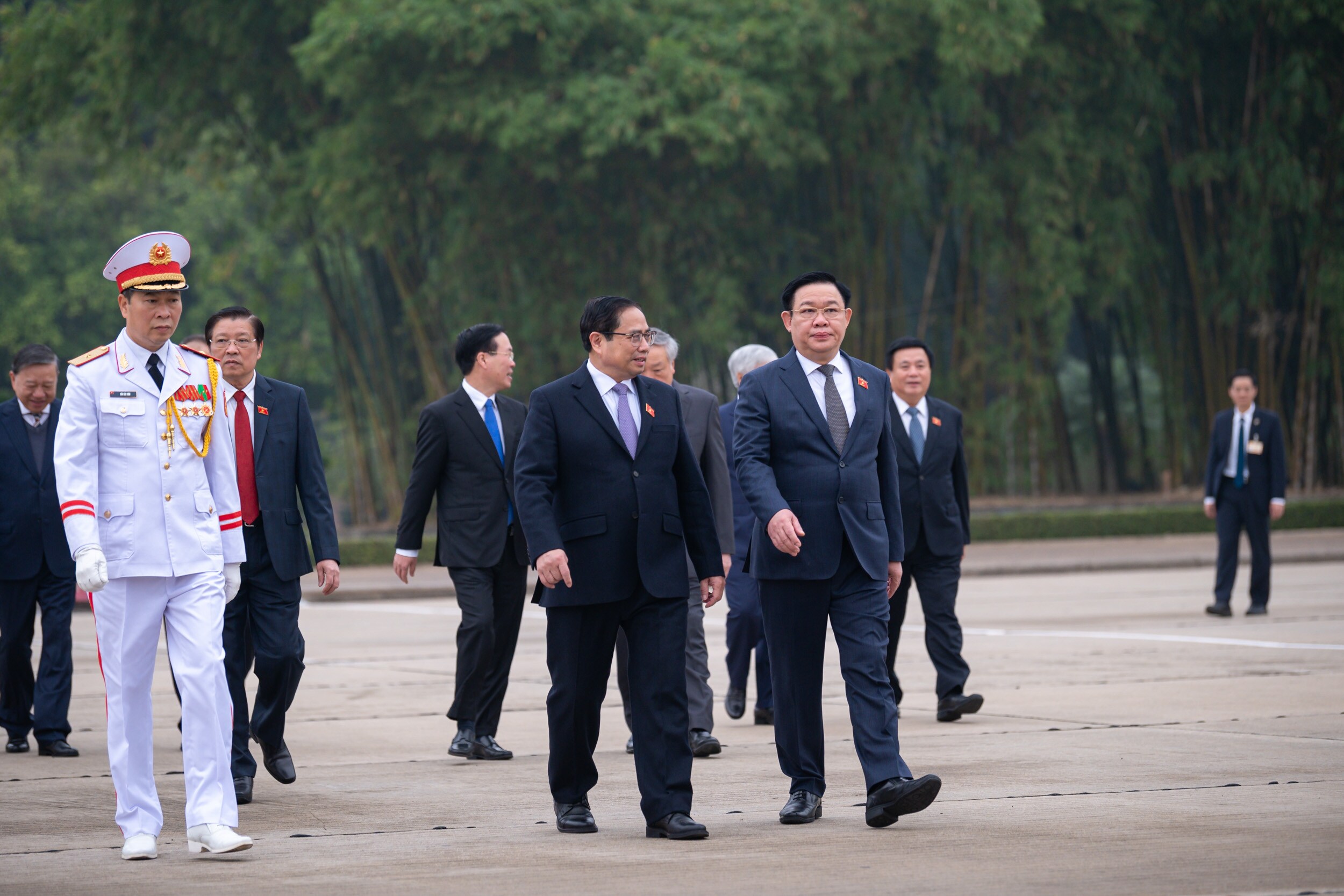 Kết th&uacute;c lễ viếng, l&atilde;nh đạo Đảng, Nh&agrave; nước, Đại biểu Quốc hội dự Phi&ecirc;n khai mạc Kỳ họp bất thường lần thứ 2, Quốc hội kh&oacute;a XV tại Ph&ograve;ng họp Di&ecirc;n Hồng, Nh&agrave; Quốc hội, Thủ đ&ocirc; H&agrave; Nội.