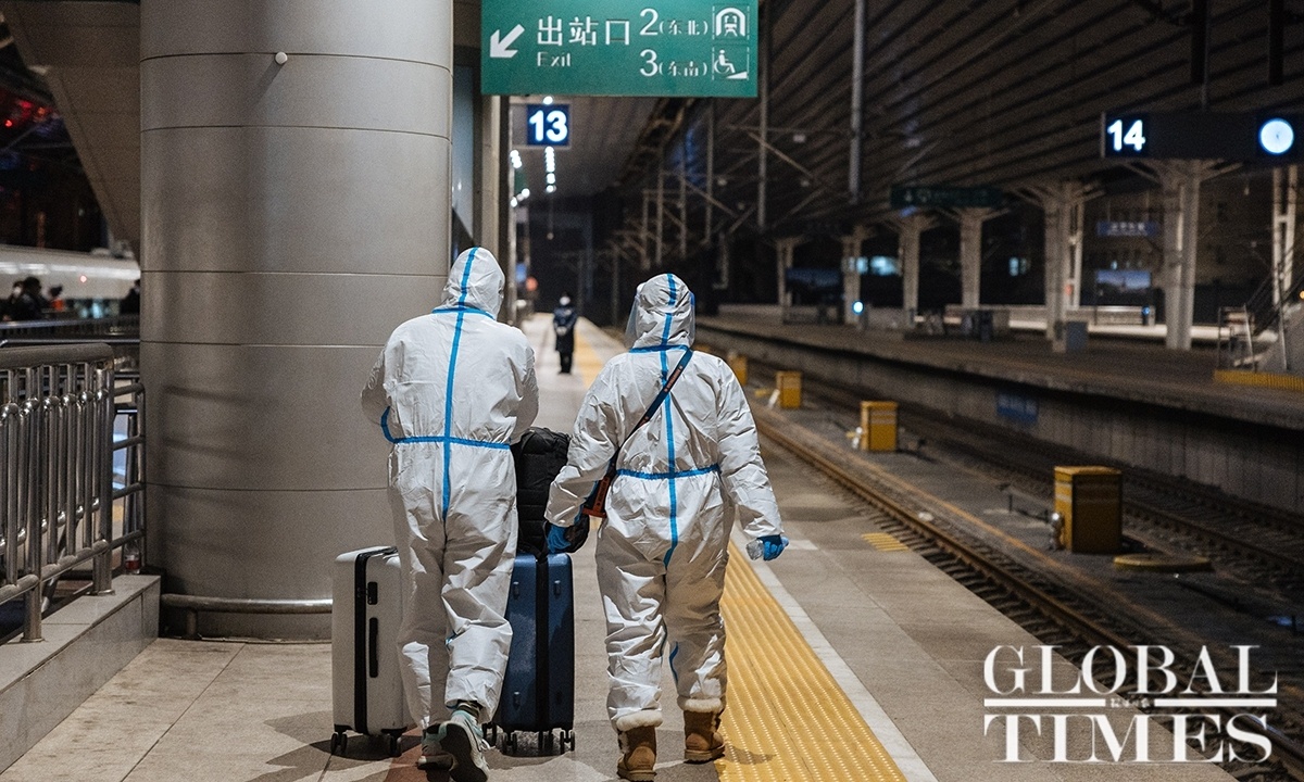 Theo thống kê của Tập đoàn Đường sắt Nhà nước Trung Quốc, trong những ngày đỉnh điểm trước dịp nghỉ lễ, sẽ có tối đa 6.077 chuyến tàu chở khách khứ hồi được đưa vào hoạt động, còn sau kỳ nghỉ lễ con số này là khoảng 6.107 chuyến, sức chứa sẽ tăng 11% so với cùng kỳ năm 2019.