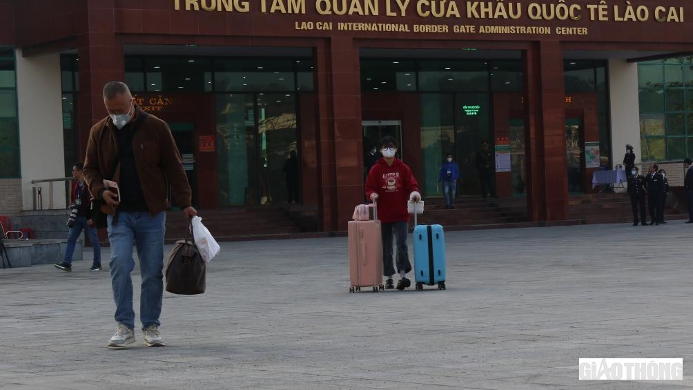 Cửa khẩu Quốc tế L&agrave;o Cai nhộn nhịp sau 3 năm đ&oacute;ng cửa.