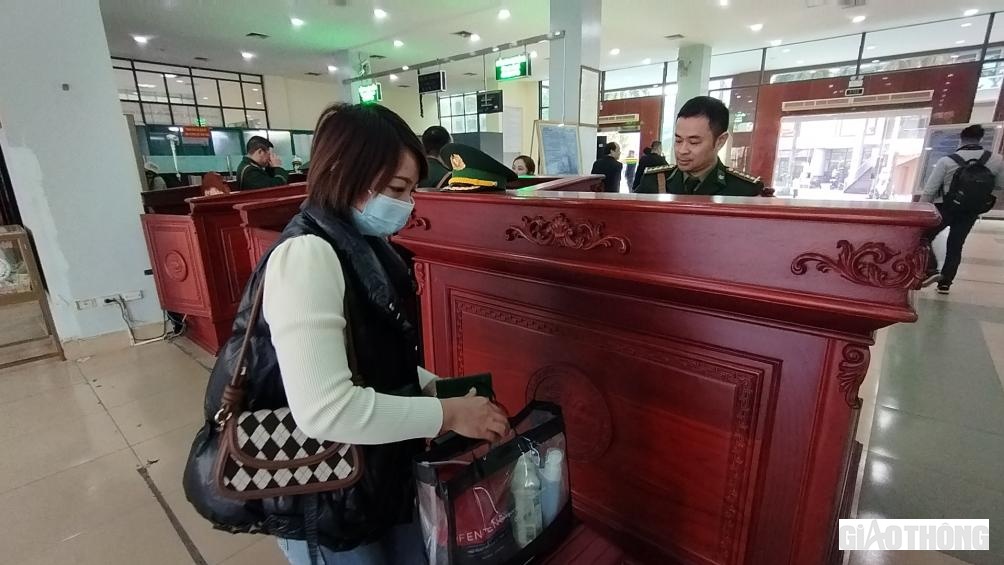 L&ograve; Mảy T&acirc;n l&agrave; du kh&aacute;ch thứ 2 nhập cảnh v&agrave;o cửa khẩu Quốc tế L&agrave;o Cai.