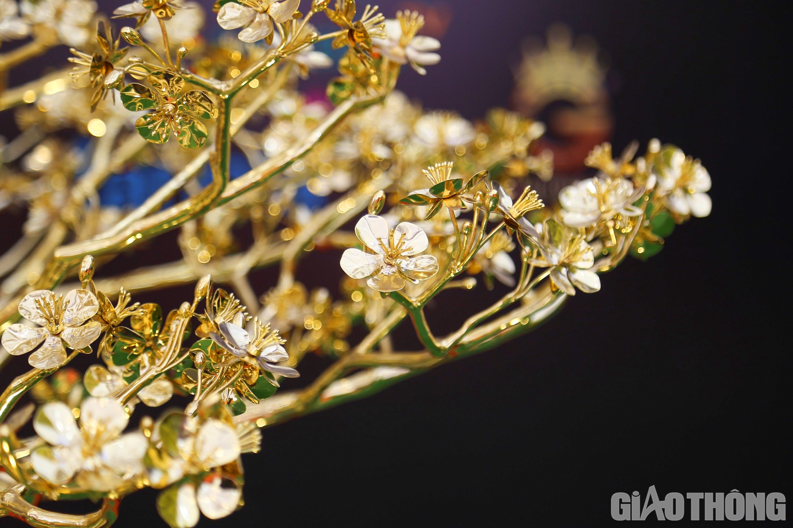 Mỗi b&ocirc;ng hoa gồm 5 c&aacute;nh, đại diện cho ngũ ph&uacute;c: Hạnh ph&uacute;c, may mắn, trường thọ, th&agrave;nh c&ocirc;ng v&agrave; h&ograve;a b&igrave;nh.