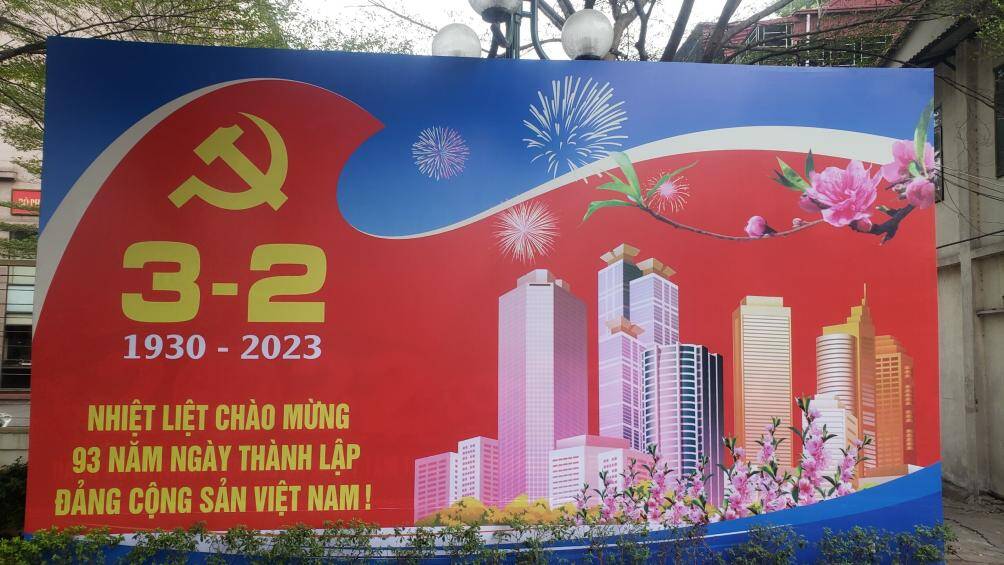 Ngo&agrave;i việc ch&agrave;o mừng Tết Qu&yacute; M&atilde;o 2023, dịp n&agrave;y, H&agrave; Nội cũng nhiệt liệt ch&agrave;o mừng 93 năm Ng&agrave;y th&agrave;nh lập Đảng Cộng sản Việt Nam (03/02/1930 - 03/02/2023).