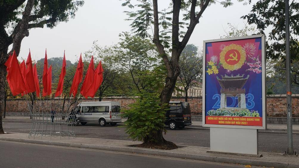 Việc trang ho&agrave;ng khiến nhiều tuyến phố trở n&ecirc;n đẹp hơn nhất l&agrave; về đ&ecirc;m với nhiều đ&egrave;n led đủ sắc m&agrave;u.