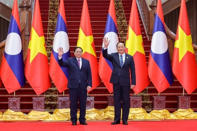 Chuyến thăm ch&iacute;nh thức của Thủ tướng Phạm Minh Ch&iacute;nh v&agrave; Đo&agrave;n đại biểu cấp cao Việt Nam l&agrave; dịp quan trọng để hai b&ecirc;n trao đổi, thống nhất hướng triển khai, cụ thể h&oacute;a Thỏa thuận cấp cao giữa hai Đảng, g&oacute;p phần củng cố, tăng cường mối quan hệ hữu nghị vĩ đại, đo&agrave;n kết đặc biệt, hợp t&aacute;c to&agrave;n diện, gắn b&oacute;, tin cậy giữa hai Đảng, hai nước Việt Nam &ndash; L&agrave;o, v&igrave; lợi &iacute;ch thiết thực của nh&acirc;n d&acirc;n hai nước ch&uacute;ng ta, v&igrave; h&ograve;a b&igrave;nh, ổn định v&agrave; ph&aacute;t triển ở khu vực.