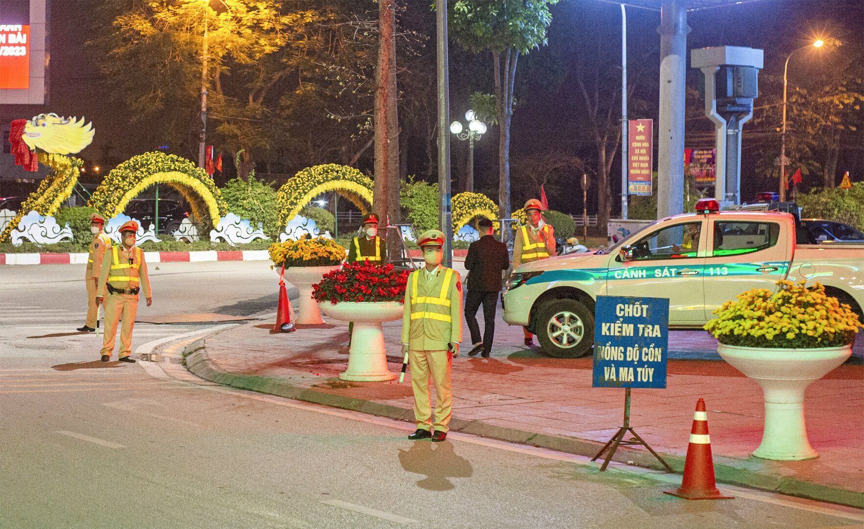 Trung t&aacute; Nguyễn Ngọc Hải, Đội trưởng Đội CSGT - trật tự, C&ocirc;ng an huyện Đ&ocirc;ng Anh cho biết, trong qu&aacute; tr&igrave;nh xử l&yacute; vi phạm giao th&ocirc;ng n&oacute;i chung v&agrave; nồng độ cồn n&oacute;i ri&ecirc;ng, c&aacute;n bộ, chiến sĩ C&ocirc;ng an huyện Đ&ocirc;ng Anh lu&ocirc;n tu&acirc;n thủ đ&uacute;ng quy định của ph&aacute;p luật.