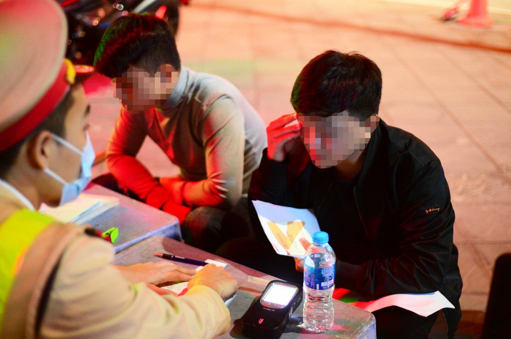 L&yacute; giải về việc m&igrave;nh c&oacute; nồng độ cồn trong hơi thở, anh Đ.S.T. cho biết, khoảng 16h chiều anh đ&atilde; uống 1 cốc bia.