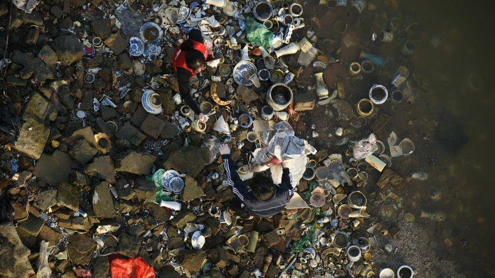 Nh&oacute;m bạn t&igrave;nh nguyện vi&ecirc;n n&agrave;y thuộc nh&oacute;m t&igrave;nh nguyện "Đường T&aacute;o qu&acirc;n".