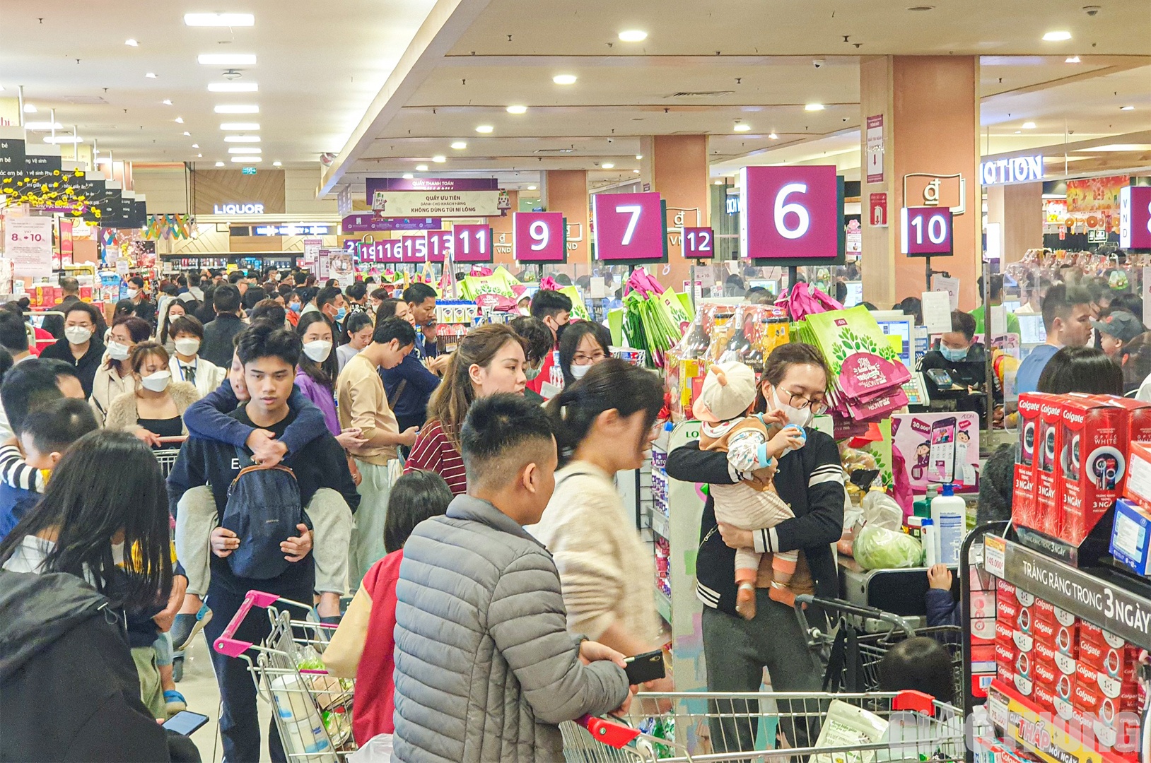 Trong giai đoạn cận Tết, hệ thống trung t&acirc;m b&aacute;ch h&oacute;a tổng hợp v&agrave; si&ecirc;u thị AEON sẽ k&eacute;o d&agrave;i thời gian hoạt động. Cụ thể, từ ng&agrave;y 23 th&aacute;ng Chạp đến 29 Tết, trung t&acirc;m b&aacute;ch h&oacute;a tổng hợp v&agrave; si&ecirc;u thị mở cửa từ 7h v&agrave; đ&oacute;ng l&uacute;c 23h.