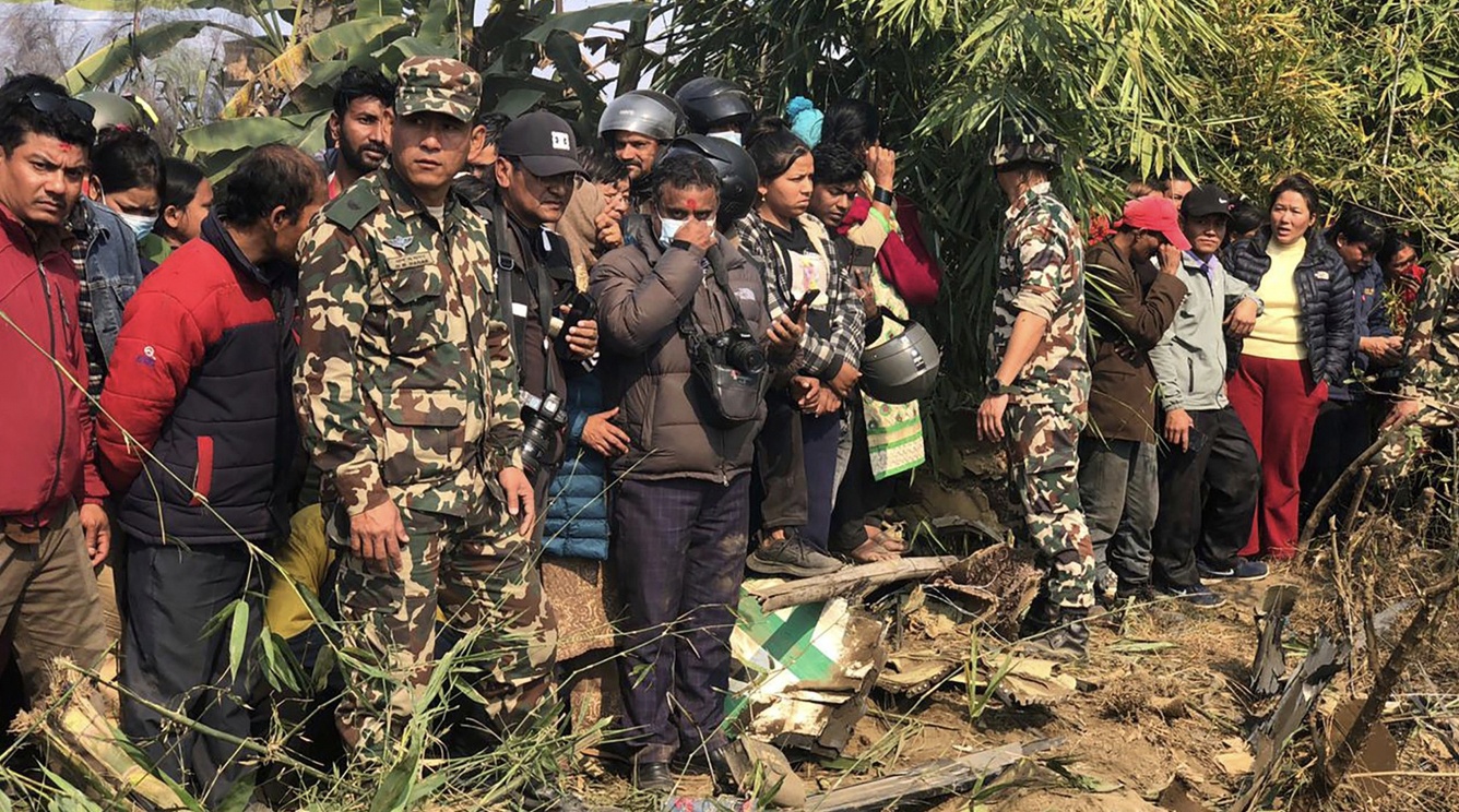 Thủ tướng Nepal Pushpa Kamal Dahal đ&atilde; tổ chức cuộc họp nội c&aacute;c khẩn cấp, k&ecirc;u gọi lực lượng an ninh, người d&acirc;n địa phương chung tay v&agrave;o nỗ lực cứu hộ.