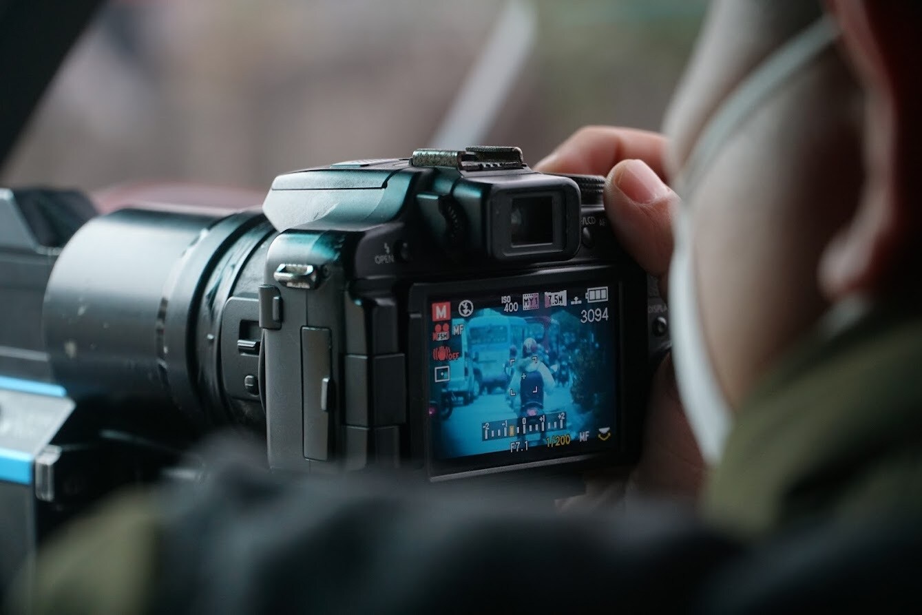 M&aacute;y bắn tốc độ CSGT sử dụng l&agrave; loại m&aacute;y kh&aacute;c với những loại m&aacute;y th&ocirc;ng thường chỉ bắn được khi tốc độ di chuyển tr&ecirc;n 60 km/h. Chiếc m&aacute;y n&agrave;y c&oacute; thể bắn ở mọi tốc độ kh&aacute;c nhau, kể cả khi xe kh&ocirc;ng di chuyển.