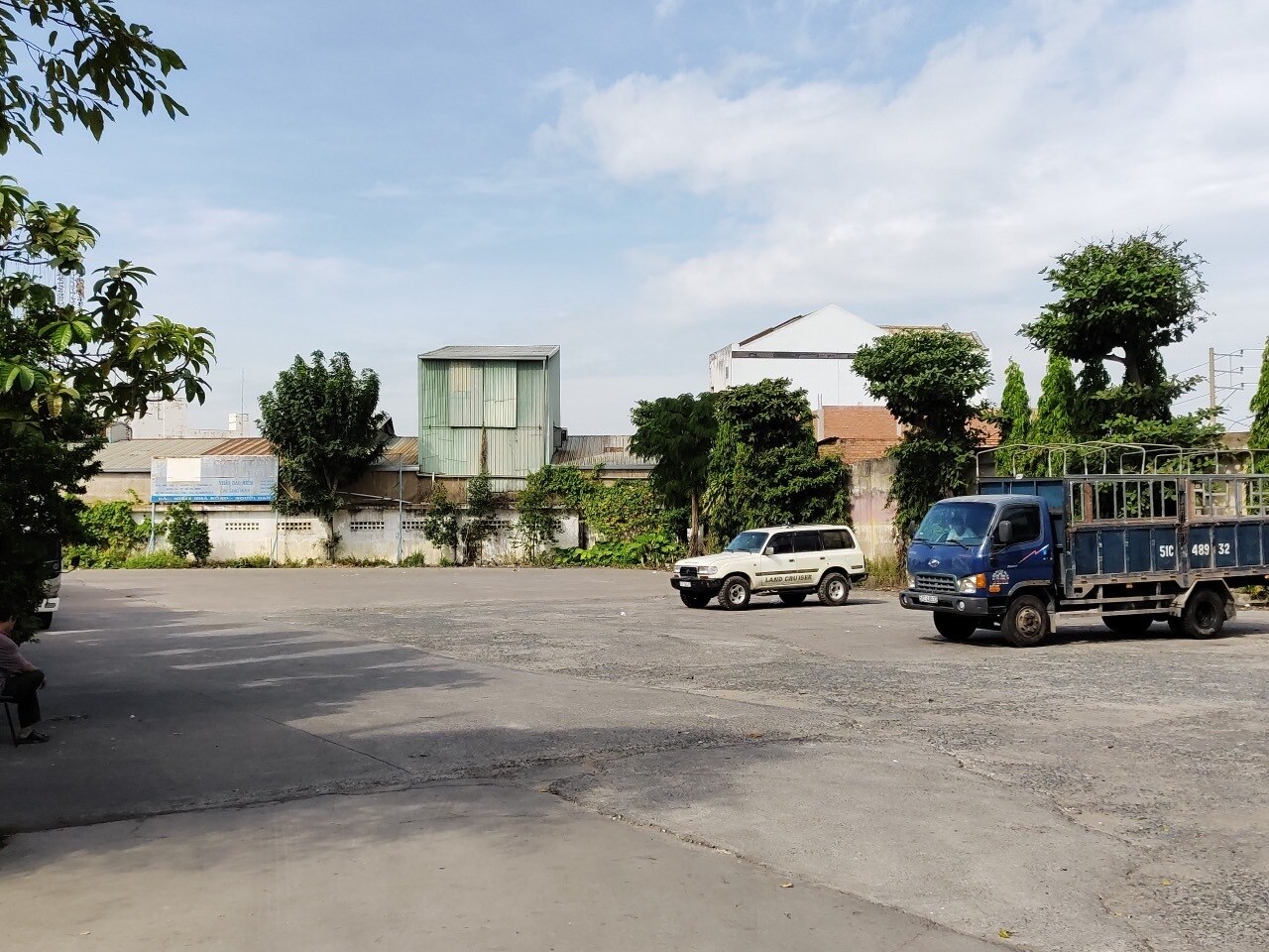 Tại c&aacute;c trung t&acirc;m đăng kiểm trong TP. HCM như 50-03V, 50-05V, đến khoảng 16h30 đ&atilde; kh&ocirc;ng c&ograve;n hiện tượng &ugrave;n tắc