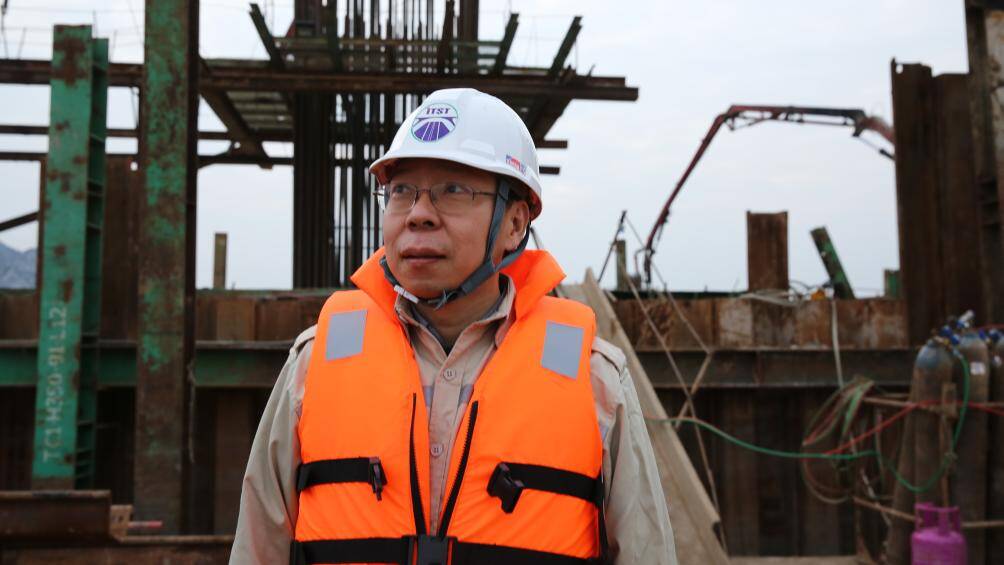 Ông Trần Trưởng Phi, Trưởng Tư vấn giám sát dự án cầu Bến Rừng cho biết, hiện tại dự án vẫn đang được triển khai đúng tiến độ mặc dù còn nhiều khó khăn.