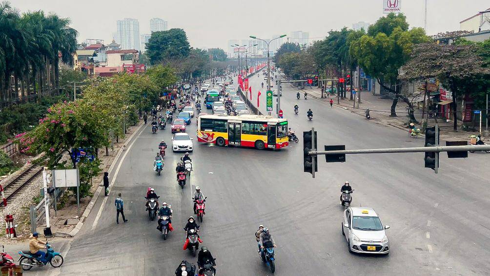 Cửa ng&otilde; ph&iacute;a nam H&agrave; Nội th&ocirc;ng tho&aacute;ng, kh&ocirc;ng xảy ra t&igrave;nh trạng &ugrave;n tắc. Bến xe Nước Ngầm cũng thưa thớt h&agrave;nh kh&aacute;ch qua lại.