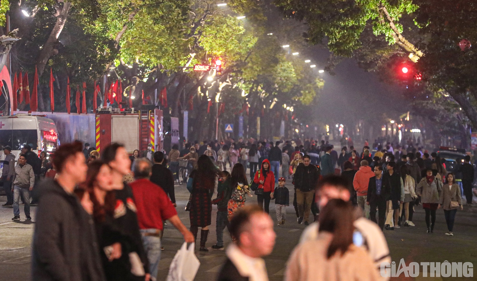 C&aacute;c tuyến đường như Đinh Ti&ecirc;n Ho&agrave;ng, Tr&agrave;ng Tiền, H&agrave;ng B&agrave;i, H&agrave;ng Khay&hellip; đ&atilde; rất đ&ocirc;ng đ&uacute;c.