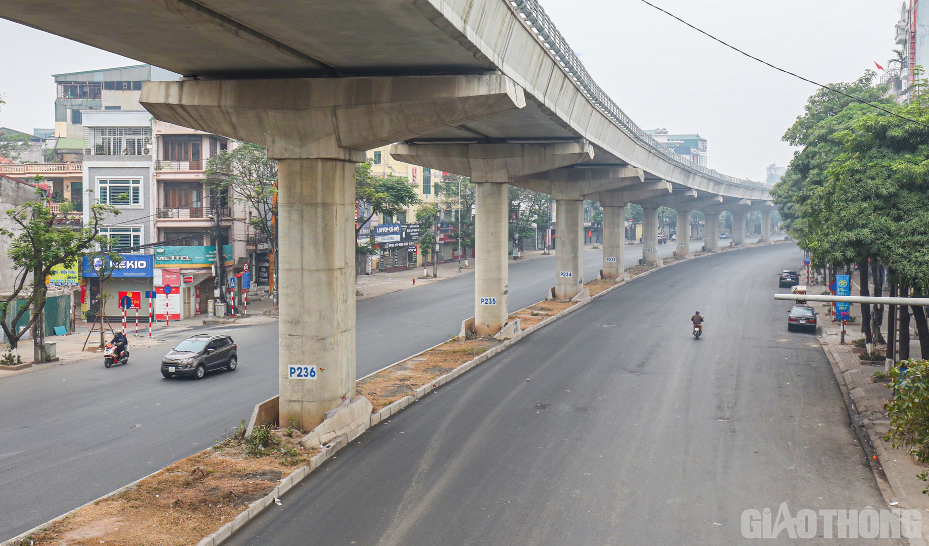 H&igrave;nh ảnh kh&aacute;c lạ của H&agrave; Nội v&agrave; đ&acirc;y cũng l&agrave; khoảng thời gian người d&acirc;n kh&ocirc;ng phải lo nghĩ mỗi khi ra đường.