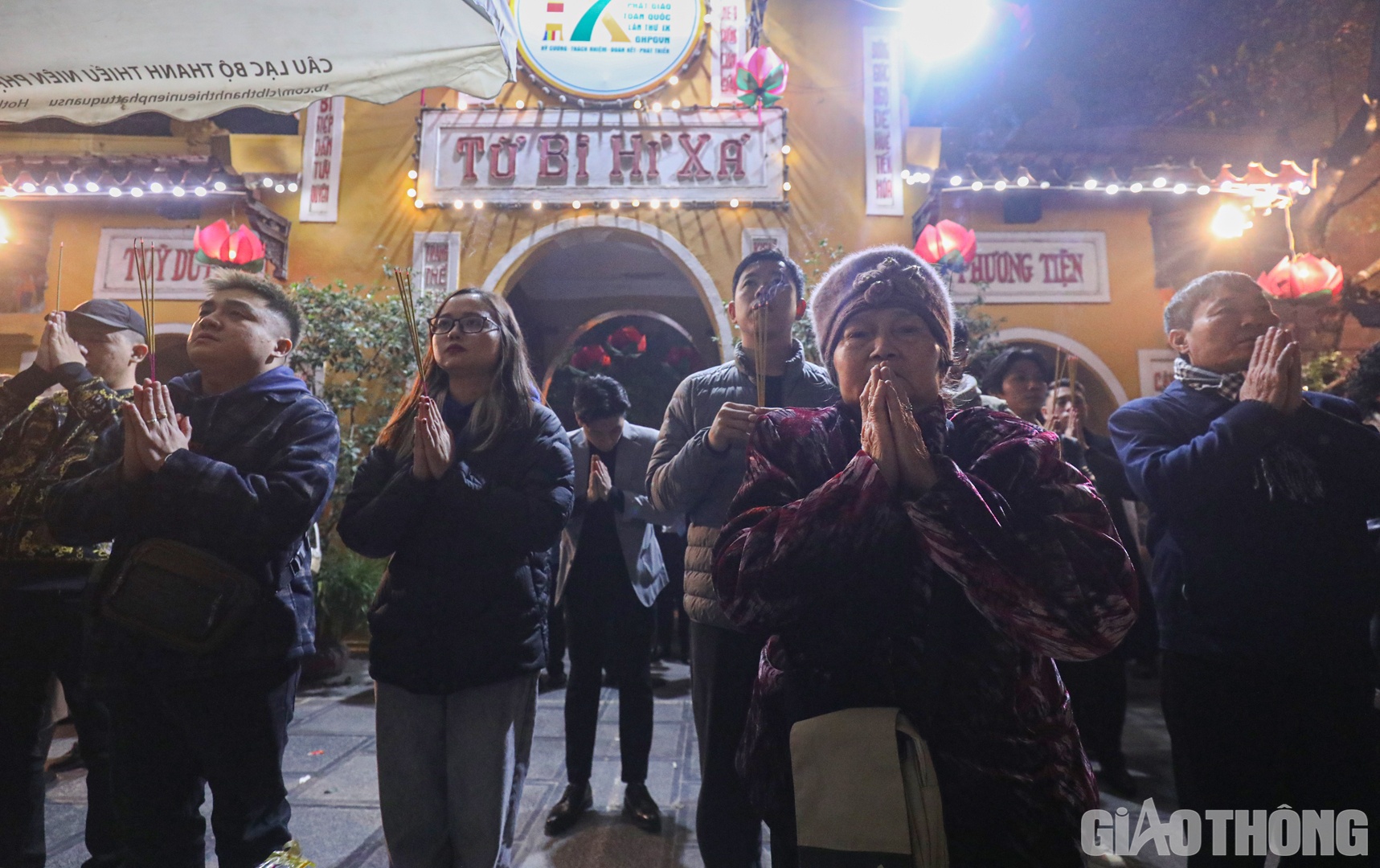 Đi ch&ugrave;a đầu năm đ&atilde; trở th&agrave;nh n&eacute;t đẹp trong đời sống t&acirc;m linh của người Việt từ bao đời nay.