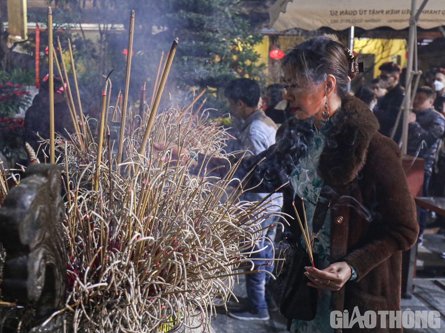 Theo quan niệm của người d&acirc;n, ng&agrave;y đầu năm mới l&agrave; thời điểm để đi xin lộc với mong muốn gia đ&igrave;nh h&ograve;a thuận, l&agrave;m ăn ph&aacute;t đạt...