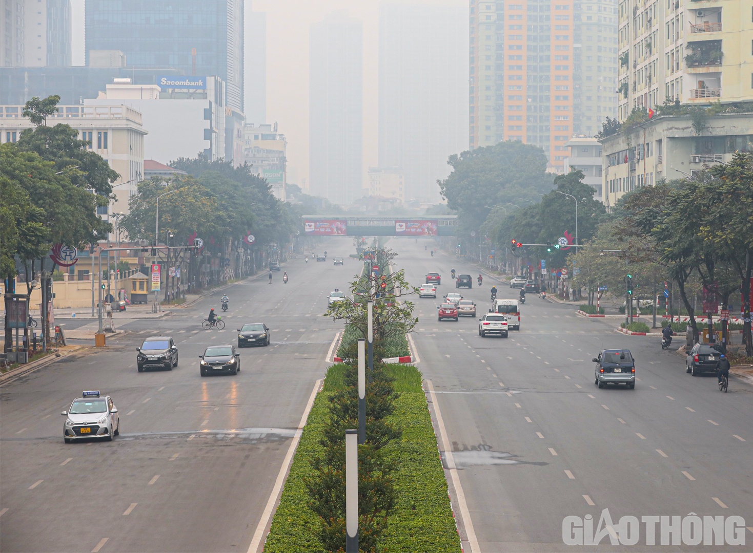 Đường Nguyễn Ch&iacute; Thanh kh&ocirc;ng c&ograve;n cảnh tấp nập xe cộ qua lại.