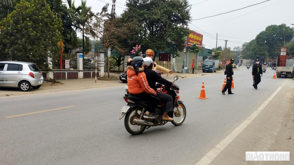 Việc xử l&yacute; nồng độ cồn của lực lượng CSGT Y&ecirc;n B&aacute;i lu&ocirc;n được người d&acirc;n ủng hộ