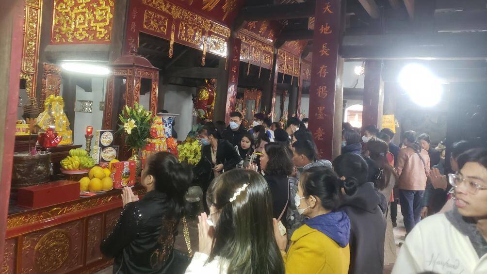 Theo th&ocirc;ng tin từ xa xưa truyền lại, ấn đền Trần c&oacute; từ thời nh&agrave; Trần với &yacute; nghĩa l&agrave; cầu mong cho thi&ecirc;n hạ th&aacute;i b&igrave;nh, thịnh trị, mọi người, mọi nh&agrave; bước sang năm mới mạnh khỏe, lao động, sản xuất, học tập, c&ocirc;ng t&aacute;c tốt.